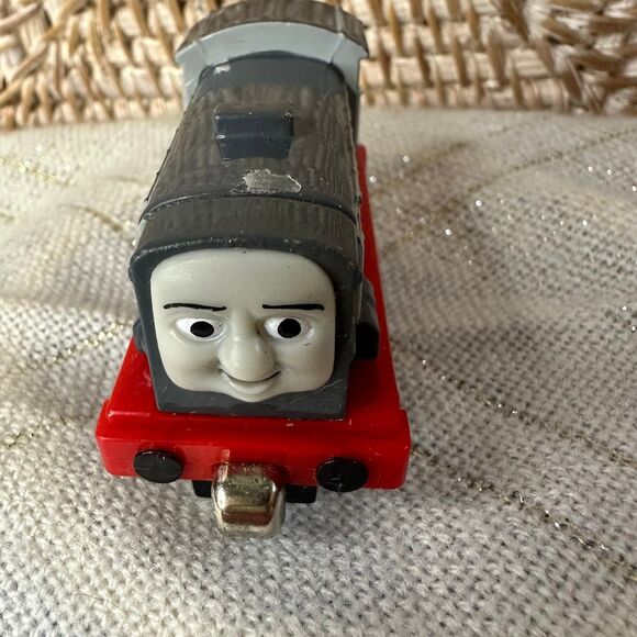 Thomas & Friends Dennis Train - Picture 2 of 8